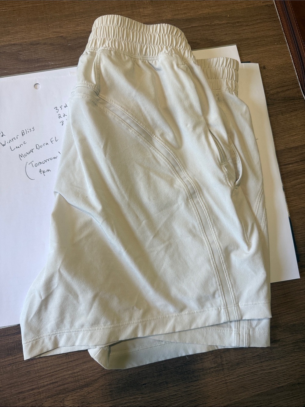 Lululemon - Picture 3 of 6